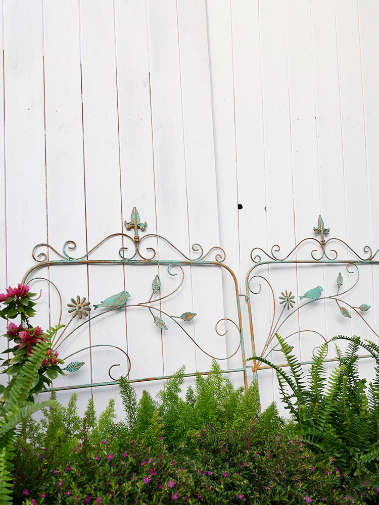 Garden fence iron retro old courtyard decoration small fence outdoor balcony plant support flower rack climbing rack