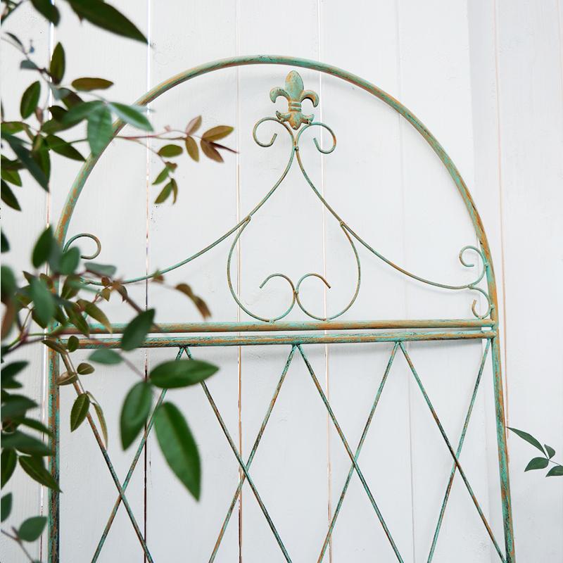 Iron flower stand climbing rose rose clematis plant old garden balcony partition grid climbing bracket