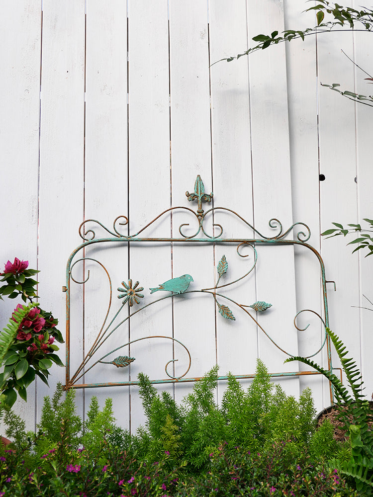 Garden fence iron retro old courtyard decoration small fence outdoor balcony plant support flower rack climbing rack