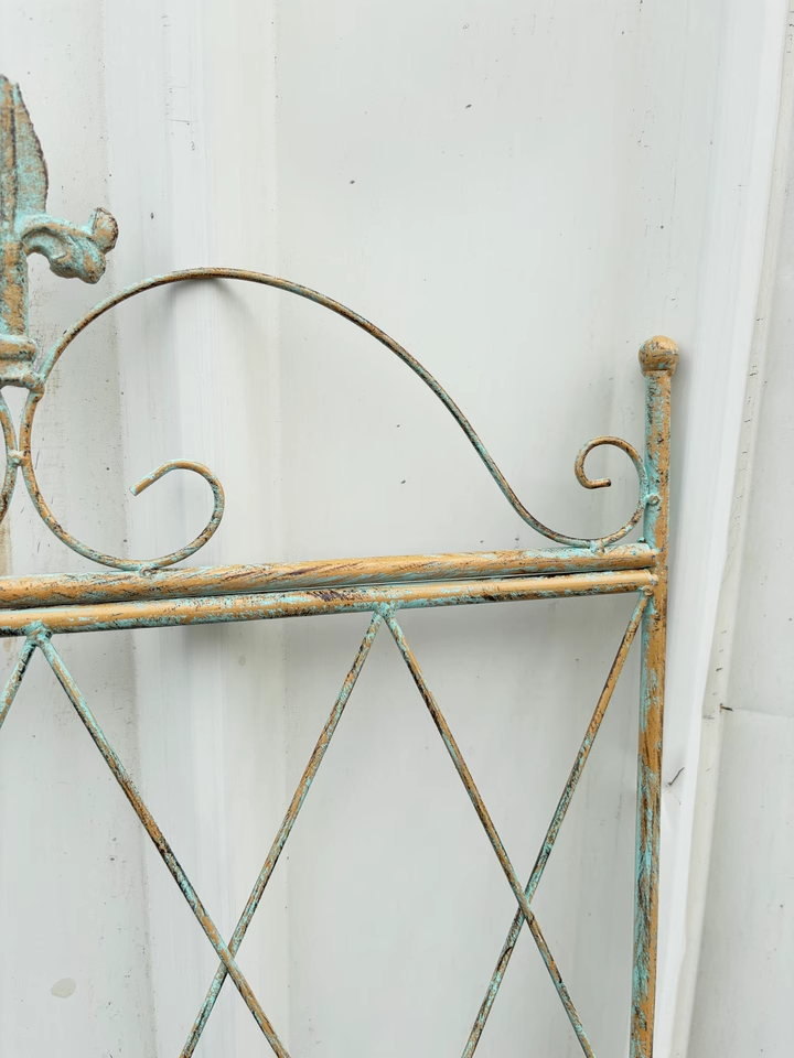 Iron flower stand climbing rose rose clematis plant old garden balcony partition grid climbing bracket