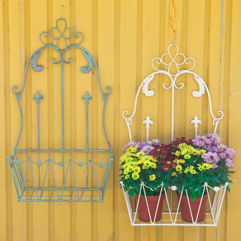 Retro wall-mounted flower basket metal wrought iron shelf outdoor garden balcony ornaments wall-mounted flower pot flower trough