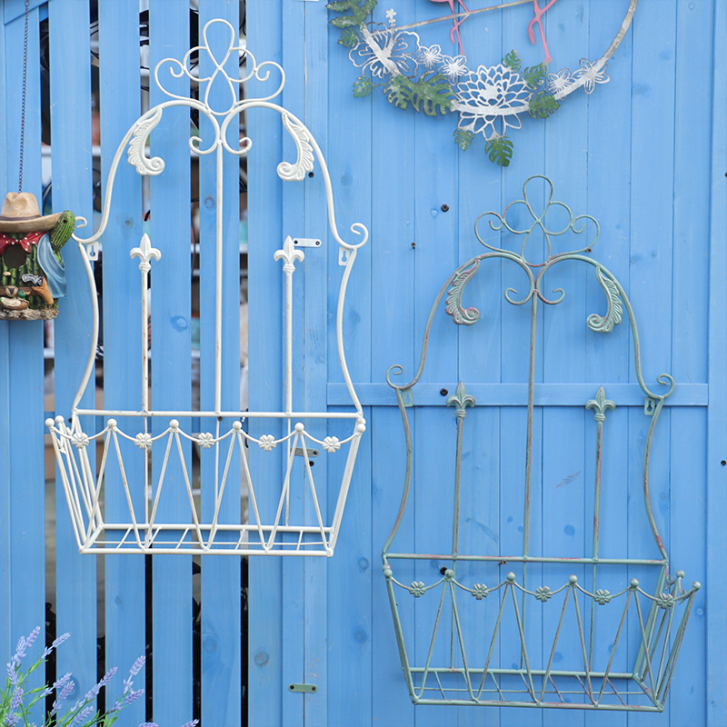 Retro wall-mounted flower basket metal wrought iron shelf outdoor garden balcony ornaments wall-mounted flower pot flower trough