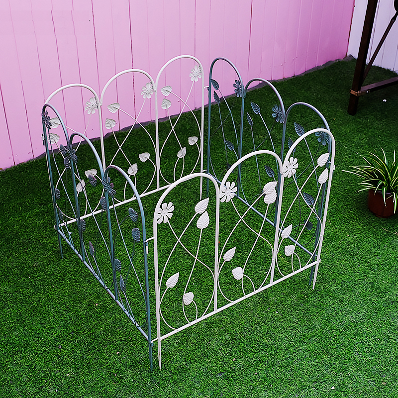 Outdoor iron fence retro flower and bird coral fence garden decoration isolation guardrail iron wire climbing frame gardening products