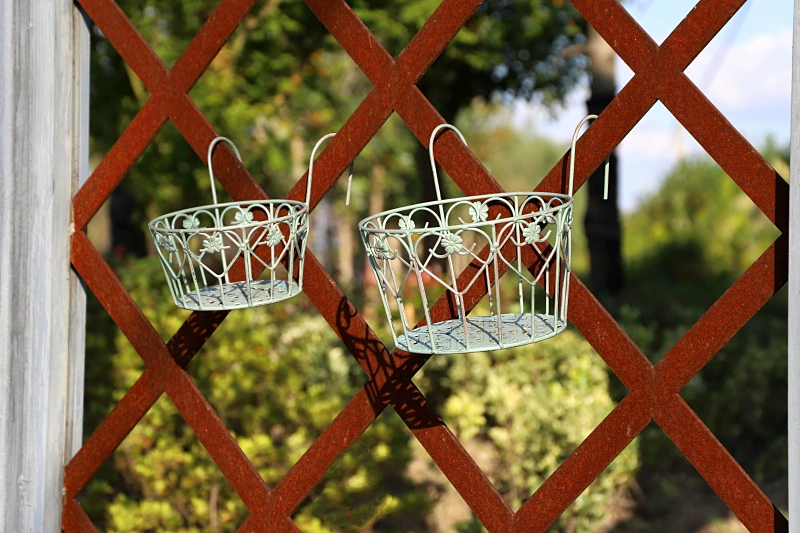 2-piece set Hanging Railing Planter Baskets Flower Pot Holder Hanger Balcony Planters Railing Mounted plant stand metal