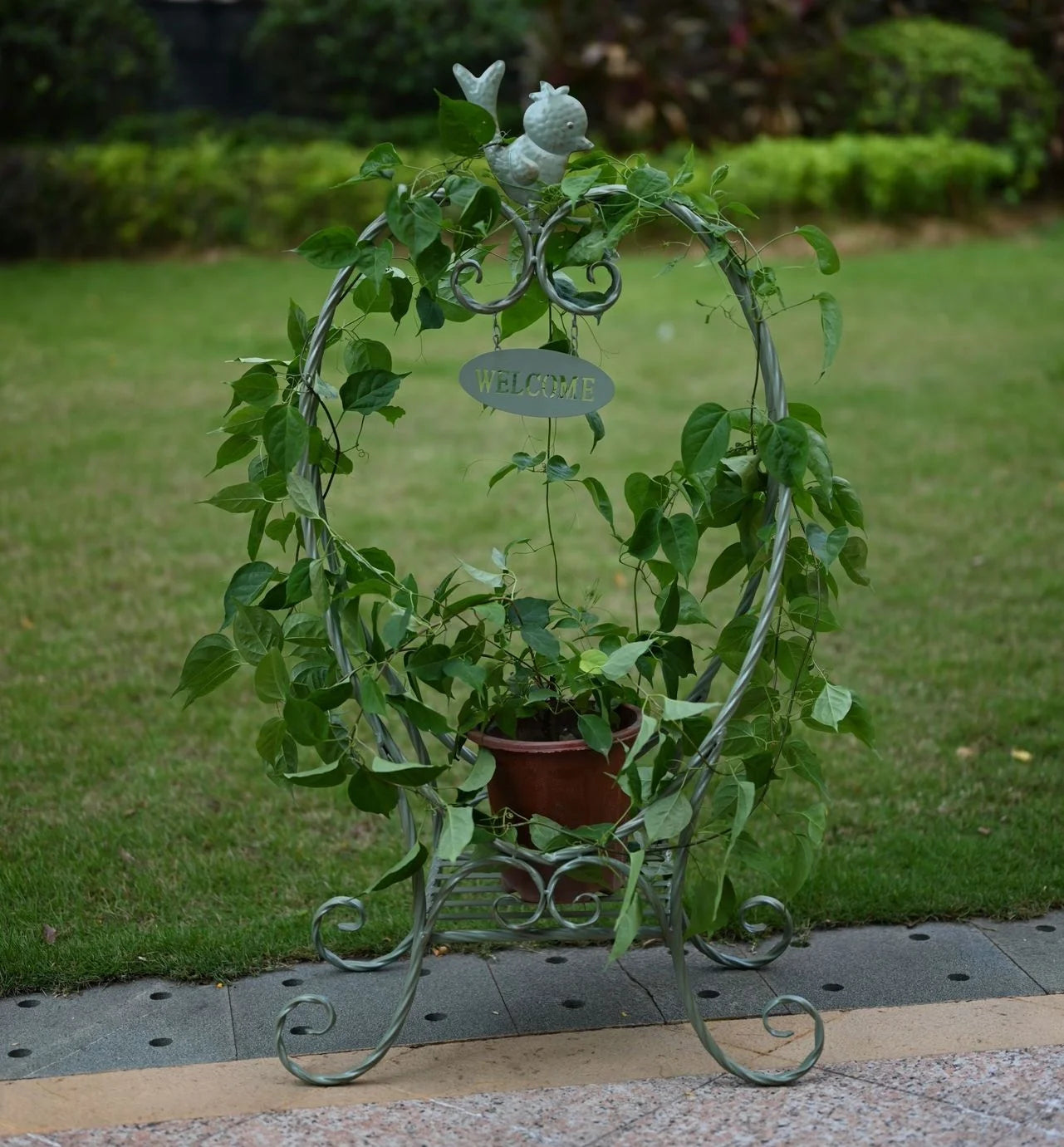 Modern simple new bird welcome frame outdoor garden villa floor type flower pot frame climbing vine rack