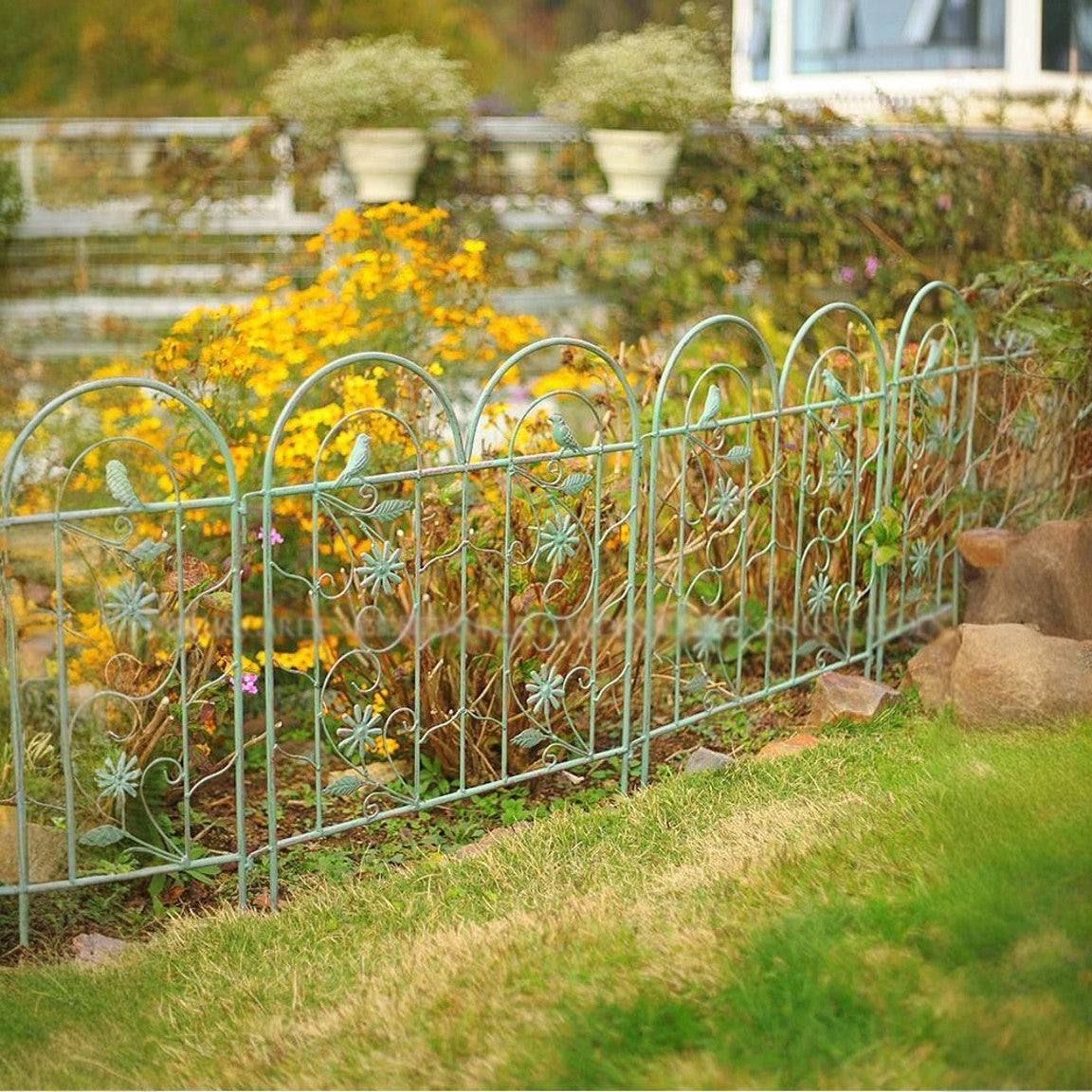 Animal Barrier Fence No Dig Garden Decorative Fence Rustproof Metal Wire Panel Border for Dog Rabbits Ground Stakes