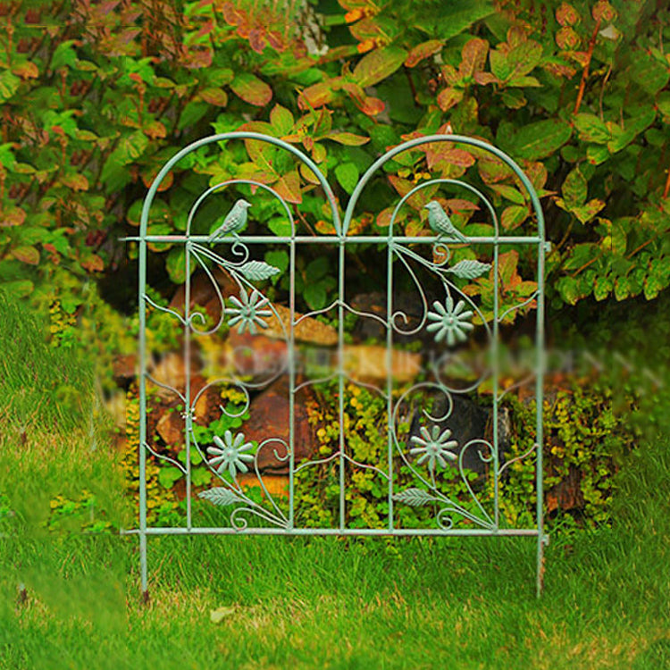 Animal Barrier Fence No Dig Garden Decorative Fence Rustproof Metal Wire Panel Border for Dog Rabbits Ground Stakes