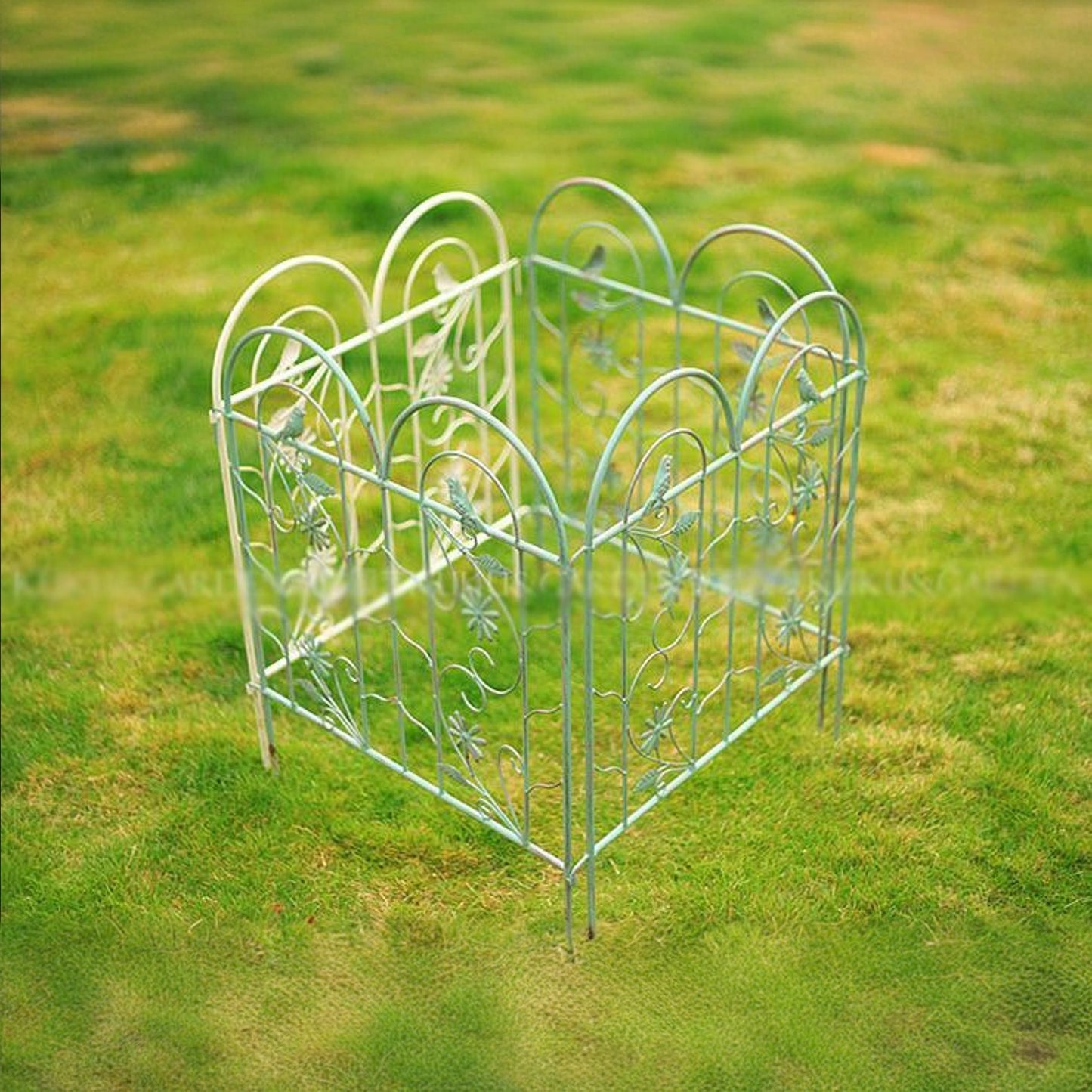 Animal Barrier Fence No Dig Garden Decorative Fence Rustproof Metal Wire Panel Border for Dog Rabbits Ground Stakes